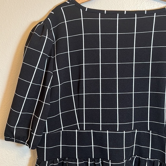 Shein Curve Plus Size Mini Short Sleeve Dress - Picture 10 of 13